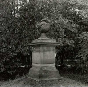 Grabmal für die Mutter des Grafen Carl Heinrich August von Lindenau (gestorben 1784)