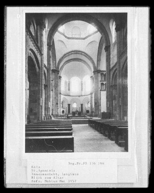 Köln. Sankt Aposteln (1036). Inneres zum Altar