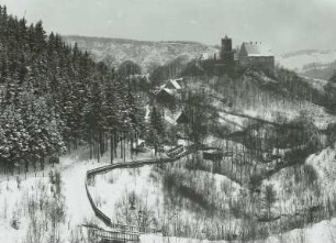 Ansicht von Ort und Burg Scharfenstein im Winter
