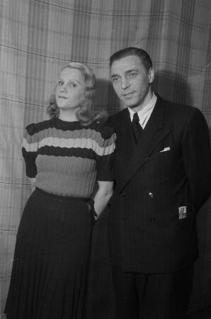 Aufnahmen aus dem literarischen Kabarett "Schall und Rauch" in Berlin, November 1946. Mit Lilli Schubert, Wolfgang E. Parge, A. W. Neubert u. a.