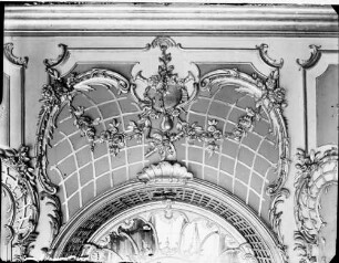 Potsdam, Neues Palais, Wohnung Friedrich II., Konzertzimmer, R.: 211, Westwand: Feld über dem rechten Spiegel.