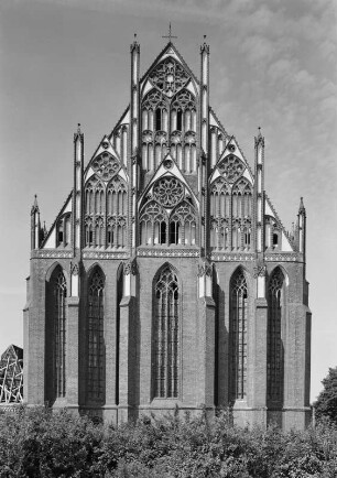 Pfarrkirche Sankt Marien (1325- um 1340). Chorfassade mit Schmuckgiebel