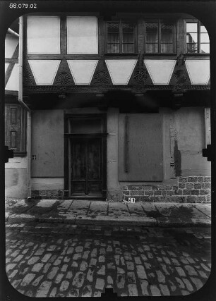 Quedlinburg, Lange Gasse 27. Wohnhaus mit Laden (um 1600). Straßenfront (Teilansicht)