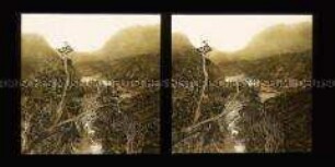 Blick auf Fluss, Brücke und Hütten im Salazietal