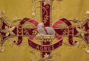 Frankreich. Bretagne. Finistere. Sizun. Enclos paroissial. Umfriedeter Pfarrhof. Kirche innen. Kirchenschatz. Messgewand. 1880. Detail