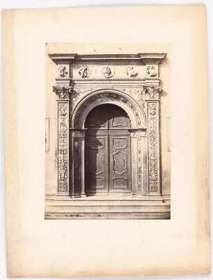 Kathedrale St. Lorenzo, Lugano: Ansicht der Ostfassade mit dem Seitenportal