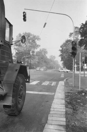 Inbetriebnahme einer neuen voll-verkehrsabhängigen Signalanlage, einer Schwellenampel, an der Kreuzung Parkring/Linkenheimer Landstraße.