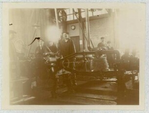 Foto des Fabrikationsbeginns von Stacheldraht mit zwei eigenen Maschinen bei J. Graf in Mülhausen