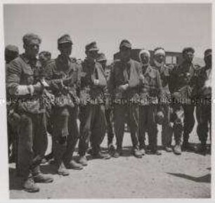 Wehrmachtssoldaten, Junkers Ju Maschinen kehren aus Kreta mit verwundeten Gebirgsjägern aus den ersten Kämpfen zurück.