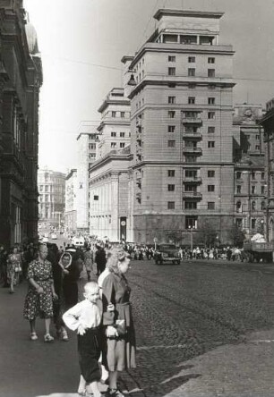 Moskau. Hotel Moskwa (1932/1938; A. W. Schtschussew). Straßenansicht