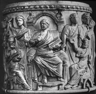 Berlin, Große Berliner Pyxis; Christus als Lehrer und Opfer Abrahams, Elfenbein; Staatliche Museen zu Berlin - Preußischer Kulturbesitz, Museum für spätantike und byzantinische Kunst