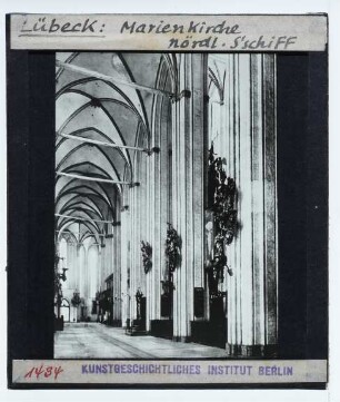 Lübeck, Marienkirche : Innenansicht, nördl. Seitenschiff