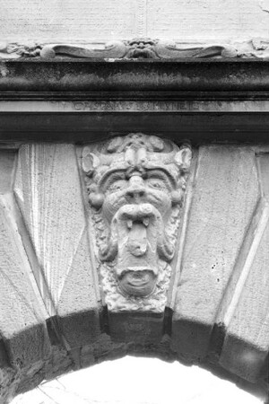Portal der Hohen Landesschule; Hanau, Alter Rückinger Weg 53