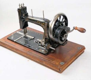 Haushaltsnähmaschine Bernd & Brune mit Handkurbel