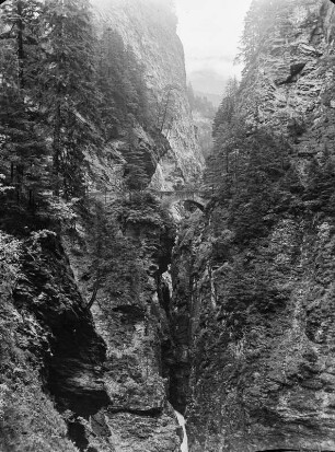 Viamala-Schlucht : Blick auf die engste Stelle der Viamala-Schlucht und die 2. Wildener Brücke in der Bildmitte.