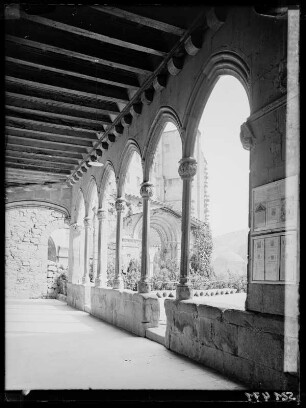 Montserrat: alter Kreuzgang