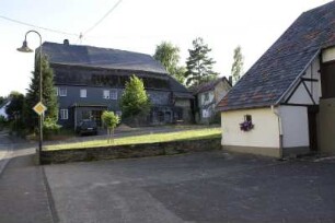Wohnhaus mit angrenzender Scheune