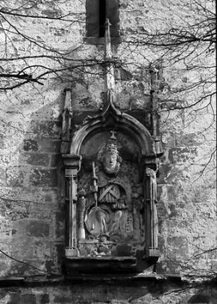 Endingen: Altes Relief an der Peterskirche "Petrus"