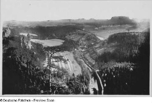 Elbsandsteingebirge, Blick nach Südosten auf Rathen