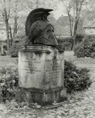 Grabmal für Oberst A. H. C. von Below, gest. 1838