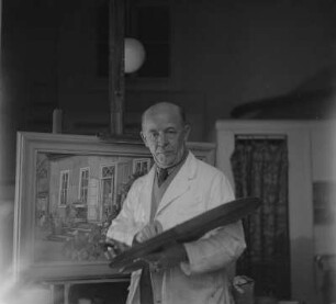 Porträt des Malers Karl Kröner in seinem Atelier