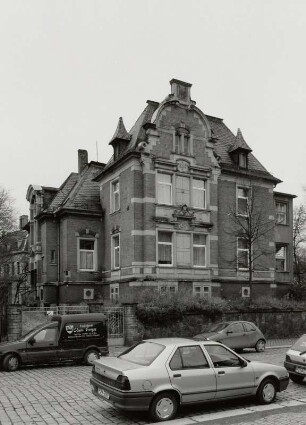 Villa mit Einfriedung : Plauen-Dobenau, Weststraße 39. Villa mit Einfriedung. Straßenansicht