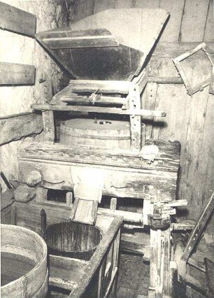 Graupenmühle in Tätschwitz : Nahrung - Mahlen und Stampfen von Korn. Ort: Ptačecy / Tätzschwitz. Graupenmühle.