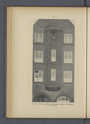Abb. 20. Erker mit farbigen keramischen Einsätzen (Polizeiwache in Hamburg).