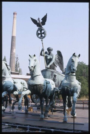 Transport der Quadriga zum Brandenburger Tor
