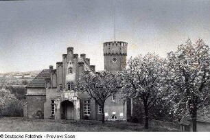 Dresden-Dölzschen, Wurgwitzer Straße 1 b. Villa "Begerburg" (1852-1854; T. Lehnert). Eingangsseite