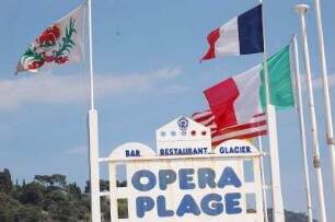 Nizza - Fahnen am Strand : Fahnen am Eingang zum Opera-Strand, Zentrum von Nizza. 2006