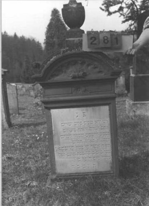 Grabstein 281 (Index: 100009285) Maße HxBxT: 133x62x25 cm: Grabstein 281