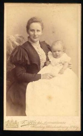 Marie Tönnies mit Sohn Gerrit
