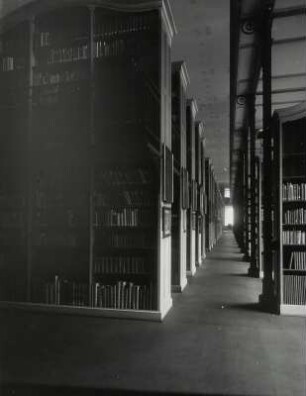 Leipzig, Stadtbibliothek im Städtischen Kaufhaus : Leipzig. Stadtbibliothek im Städtischen Kaufhaus. Universitätsstraße 16. F. Seltendorff., H. Licht (Kaufhaustrakt). Magazinraum