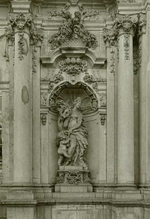 Dresden, Zwinger, Kronentor, Figur der Ceres