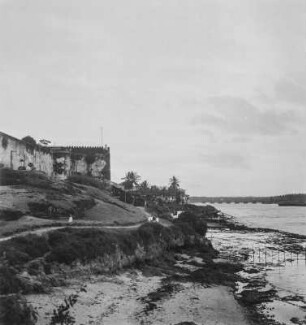 Fort Jesus : Weg zwischen Fort Jesus und dem Hafen von Mombasa