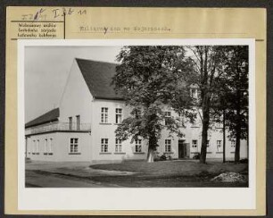 Kulturhaus in Hoyerswerda. : Wojerecy kulturny dom.