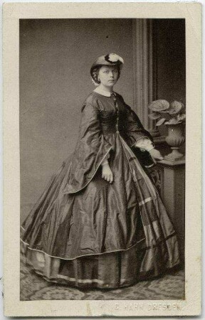 Vietinghoff gen. Scheel, Julie von, geb. Baroness von Nolde