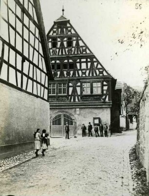 Straßenbild, Blick zum Rathaus
