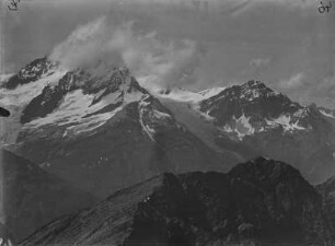 Berggipfel : Blick zu den Gipfeln des Weißhorn (4505 m) und des Bishorn (4153m).