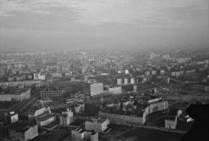Luftaufnahme, Blick von Süd-Westen in die Niederkirchnerstraße Ecke Stresemannstraße. Berlin-Kreuzberg, Stresemannstraße, Niederkirchnerstraße