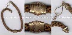 Kette, geflochtene Haare (lt. Inventarbuch), goldfarbene Metallteile