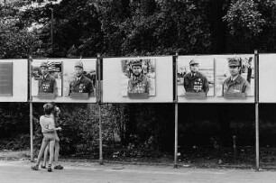 Propagandatafeln anläßlich des 20jährigen Bestehens der Staatsgrenze zu Westberlin