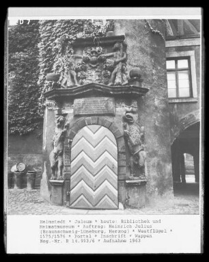 Juleum — Westflügel — Portal