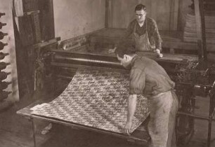 Centensor- u. Bremsitwerke, Dresden, Bedrucken von Dichtungsplatten mit Gummiwalze