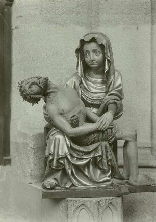 Dinkelsbühl, Stadtkirche St. Georg : Dinkelsbühl. Stadtkirche St. Georg. Pietà (Holz, gefaßt, 72 cm, um 1430)