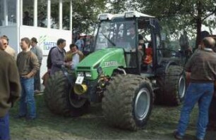 Fotografie: Traktor, Systemtraktor, Terrareifen