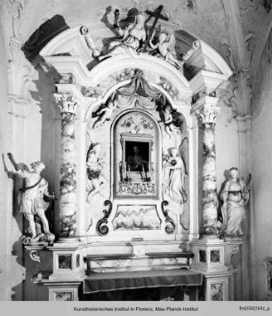 Sakramentsaltar : Altararchitektur mit Statuen von Heiligen, Engeln und einer Personifikation des Glaubens