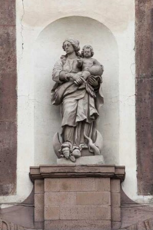 Portal am Konventsgebäude — Madonna