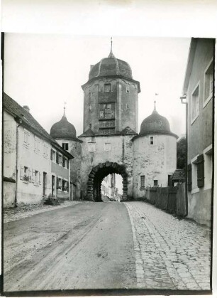 Ellingen, Pleinfelder Straße 31. Pleinfelder Tor (1660). Stadtseite